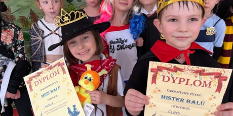 Powiększ grafikę: Król i Królowa Balu z klasy 1b.