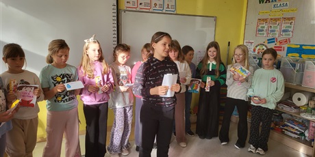 Powiększ grafikę: Życzenia z okazji Dnia Chłopaka w klasie 3a