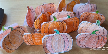 Powiększ grafikę: Dynie uczniów klasy 2a