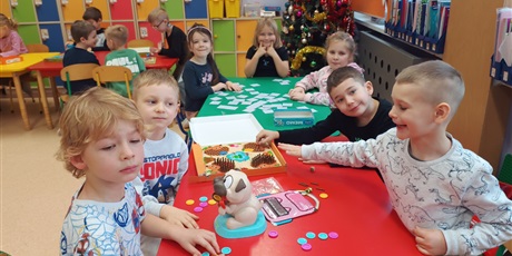 Powiększ grafikę: Dzień gier planszowych w oddziale przedszkolnym.