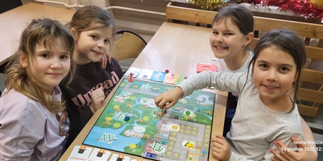 Powiększ grafikę: Dzień gier planszowych w klasie 2a