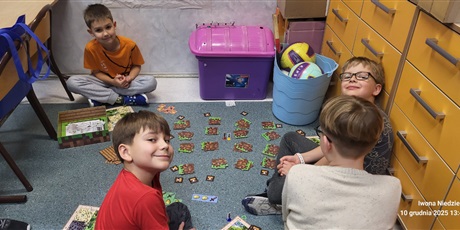 Powiększ grafikę: Dzień gier planszowych w klasie 2a