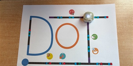 Powiększ grafikę: Zaprogramowany ozobot kl.2b.