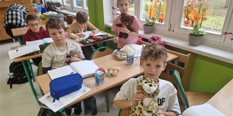 Powiększ grafikę: Dzieci z kl.3b podczas zajęć podczas Dnia Misia