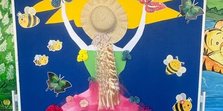 Powiększ grafikę: Tablica dekoracyjna podczas festiwalu.