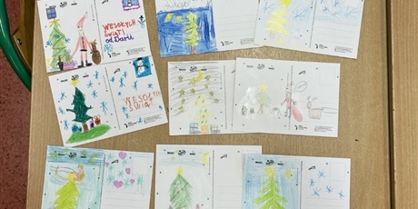 Powiększ grafikę: Gotowe kartki dzieci z kl.1b.