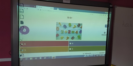 Powiększ grafikę: kahoot-bawi-i-uczy-w-klasie-2b-221650.jpg