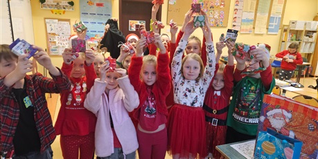 Powiększ grafikę: Mikołajki w kl.2c.