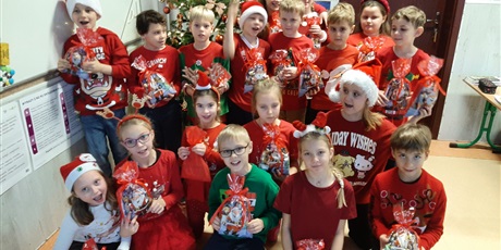 Powiększ grafikę: Mikołajki w kl.2b.