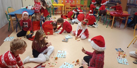 Powiększ grafikę: Mikołajki w grupie przedszkolnej.