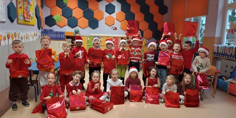 Powiększ grafikę: Mikołajki w grupie przedszkolnej.