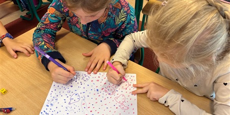 Powiększ grafikę: Zabawy matematyczne z kropkami w kl.1b.