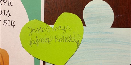 Powiększ grafikę: 2a wspiera każdego, nie odrzuca, a pociesza w trudach