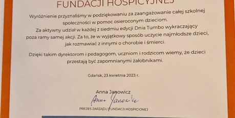 Powiększ grafikę: na zdjęciu znajduje się dyplom z nagrodą za udział w Dniu Tumbo