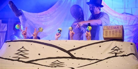 Powiększ grafikę: Zdjęcie ze spektaklu. Autor Teatr Miniatura