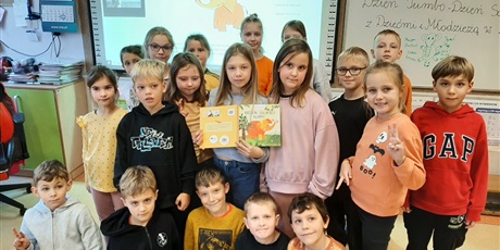 Powiększ grafikę: Klasa 2b podczas Dnia Tumbo