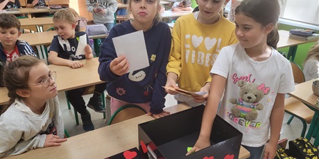 Powiększ grafikę: Kartki z dobrymi życzeniami klasy 3a