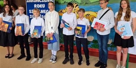 Powiększ grafikę: uroczyste-zakonczeniu-roku-szkolnego-klas-0-7-630602.jpg