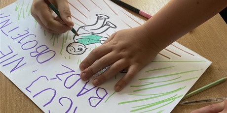 Powiększ grafikę: Uczniowie klas siódmych podczas warsztatów.