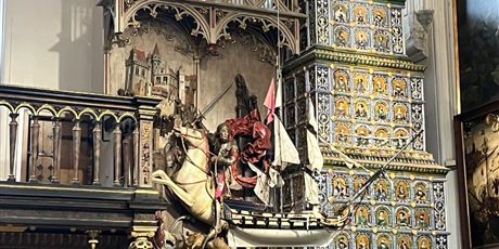 Powiększ grafikę: Model statku w sali Dworu Artusa.