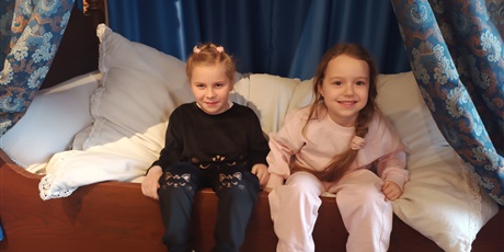 Powiększ grafikę: Dzieci podczas zajęć w Dworze Artusa.