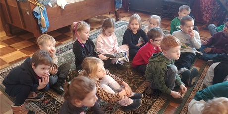 Powiększ grafikę: Dzieci podczas zajęć w Dworze Artusa.