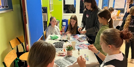 Powiększ grafikę: Malowanie twarzy.